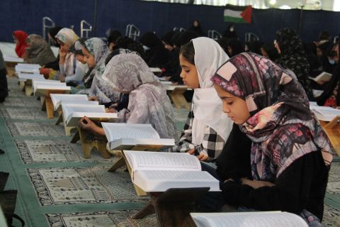ضیافت افطاری و اطعام ایتام در زاهدان