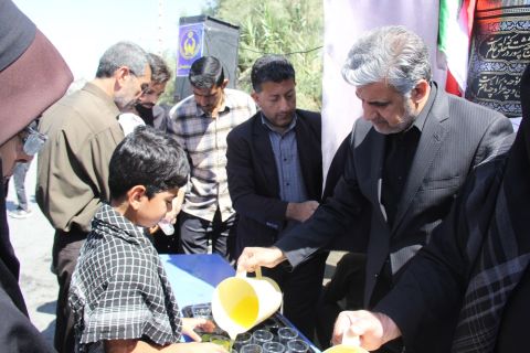 موکب کمیته امداد در مسیر پیاده‌روی جاماندگان اربعین زاهدان