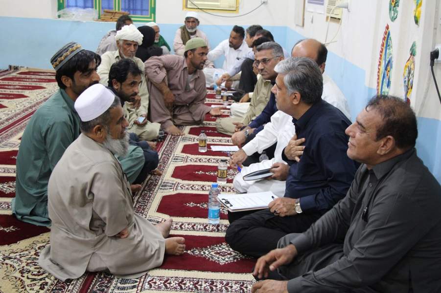برپایی میز خدمت کمیته امداد در مسجد جامع اهل سنت خاش