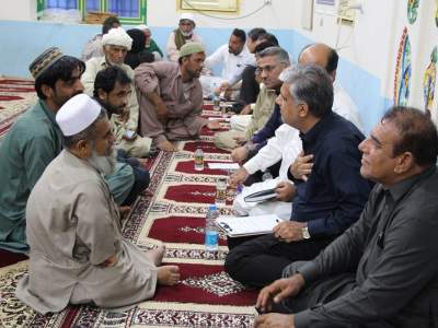 برپایی میز خدمت کمیته امداد در مسجد جامع اهل سنت خاش
