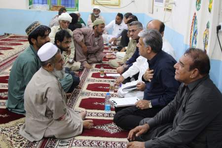 برپایی میز خدمت کمیته امداد در مسجد جامع اهل سنت خاش